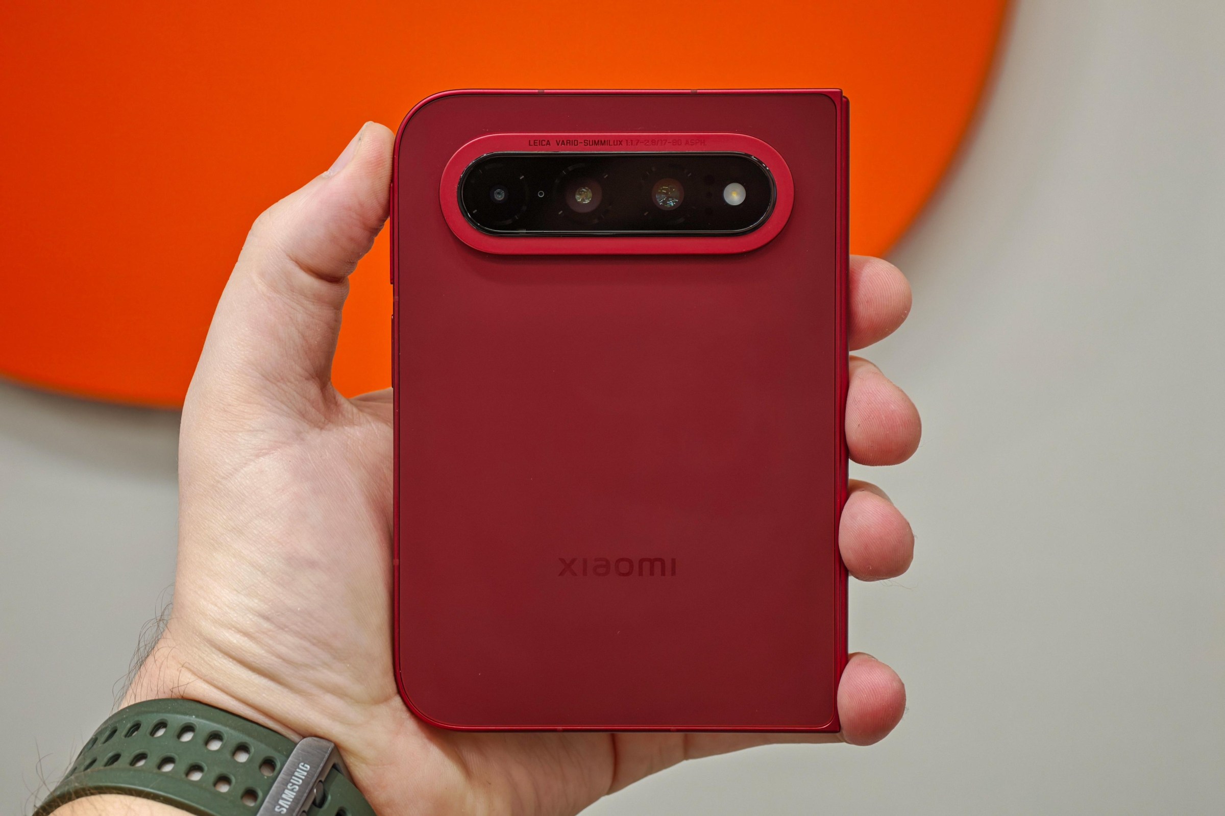 Xiaomi 18 Fold với thiết kế dạng hộ chiếu mới