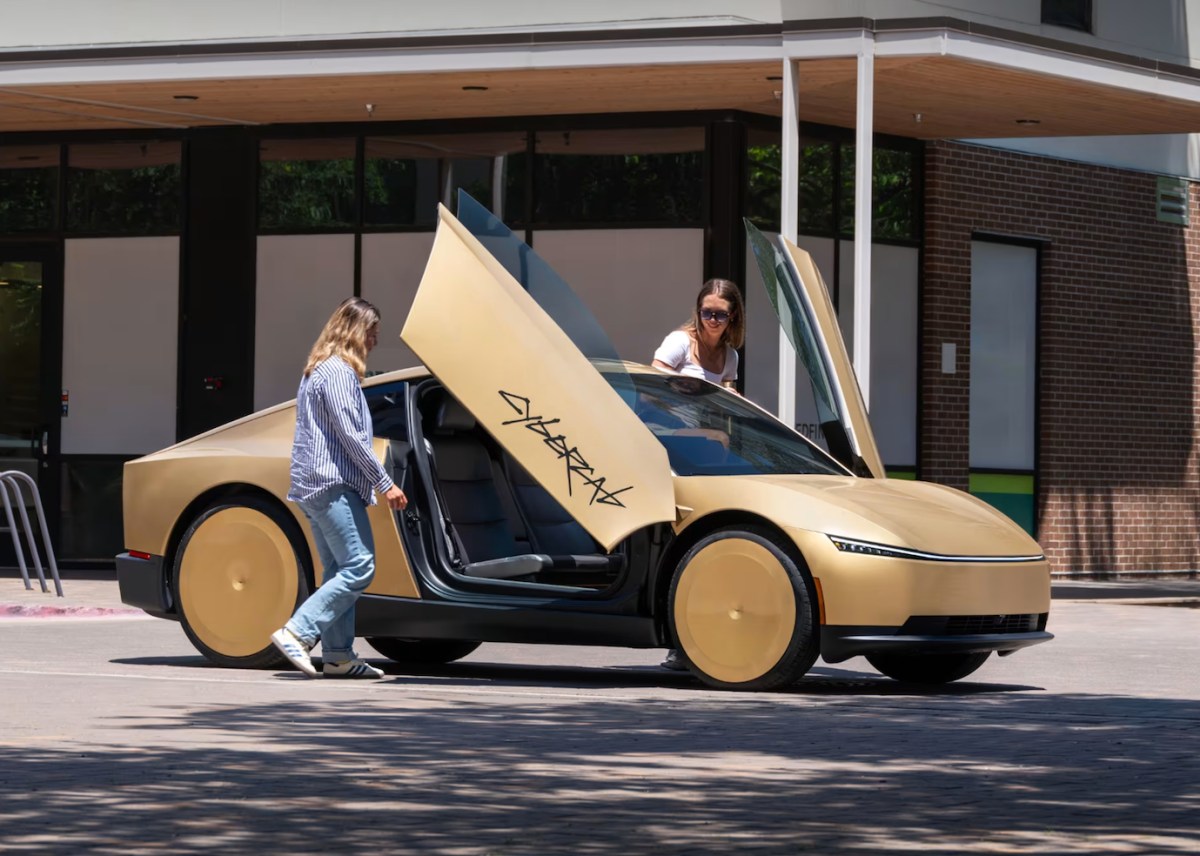 Không cho trẻ em dưới 13 tuổi và những chi tiết mới về Tesla Cybercab
