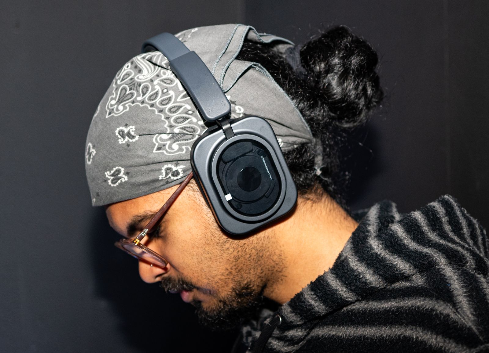 Nothing Headphone (1) Pro trong studio