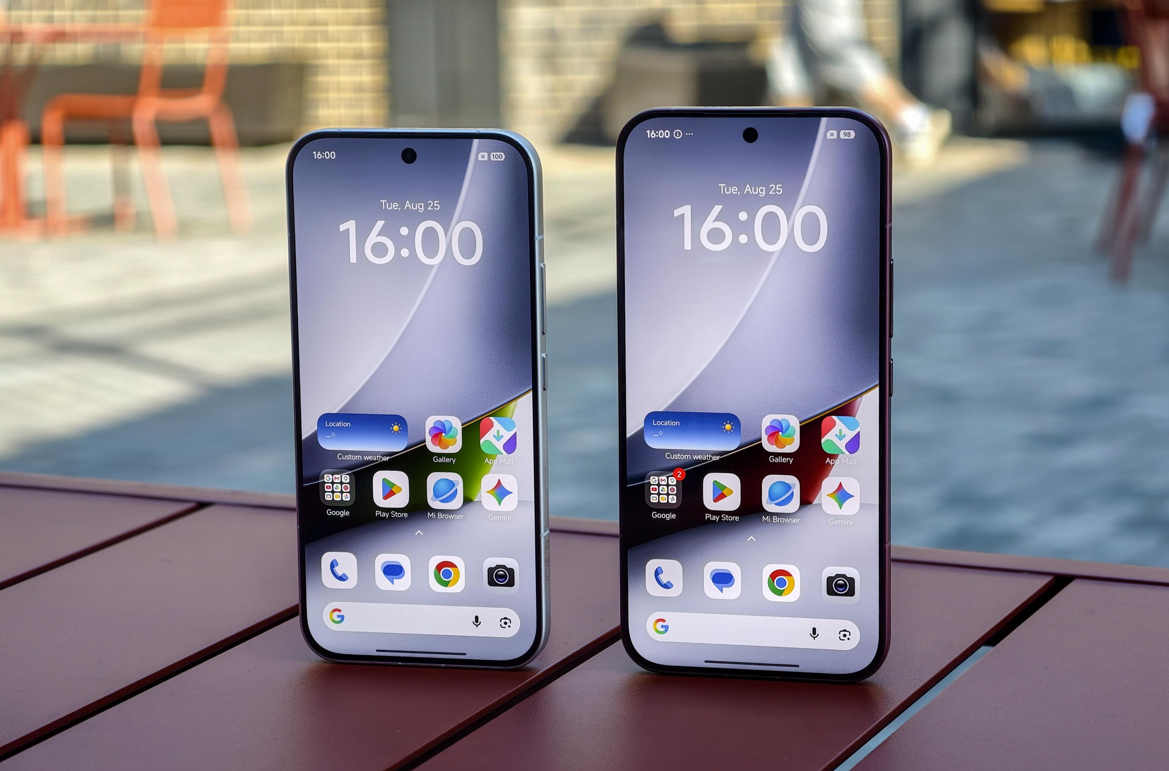 So sánh thiết kế giữa Poco F9 Pro (trái) và F9 Ultra (phải)