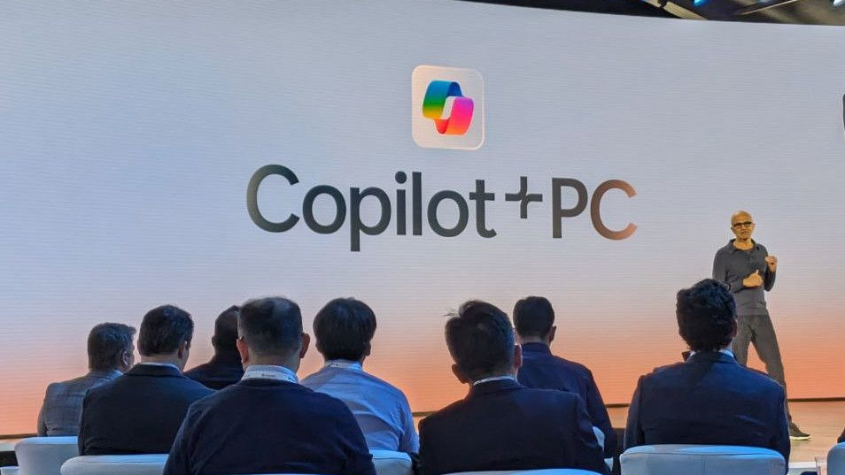 Surface CVP Brett Ostrum giới thiệu dòng PC Surface tại sự kiện Copilot+ năm 2024