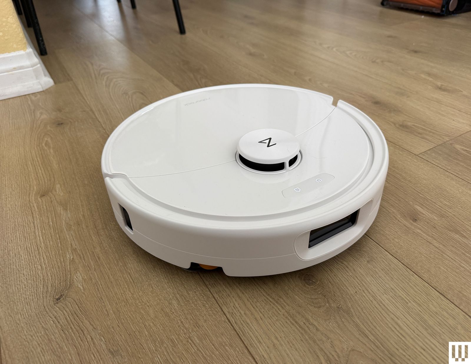 Roborock Qrevo 2 Pro trong phòng khách