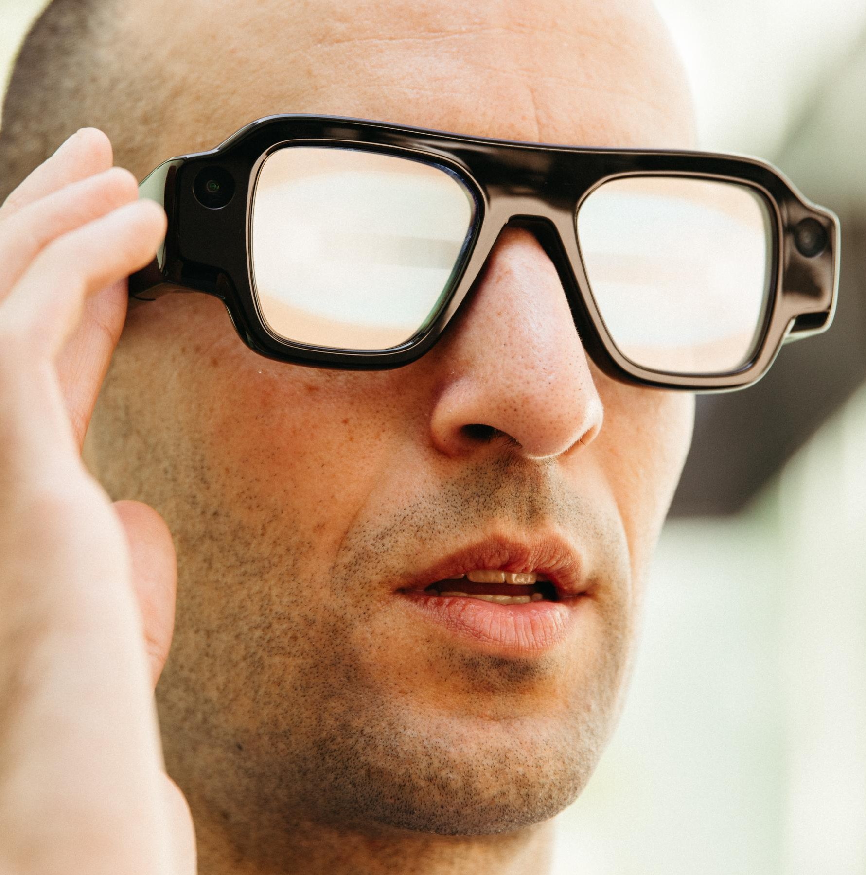 Kính AR Snap Specs với thiết kế dày và cồng kềnh
