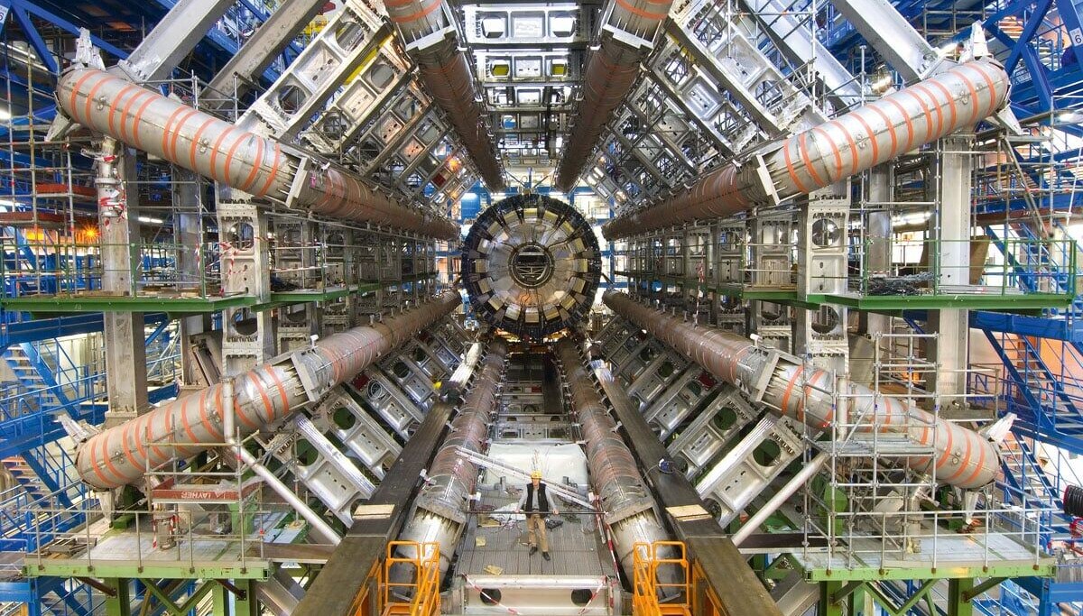 CERN chuyển hàng nghìn máy tính điều khiển máy gia tốc sang Debian