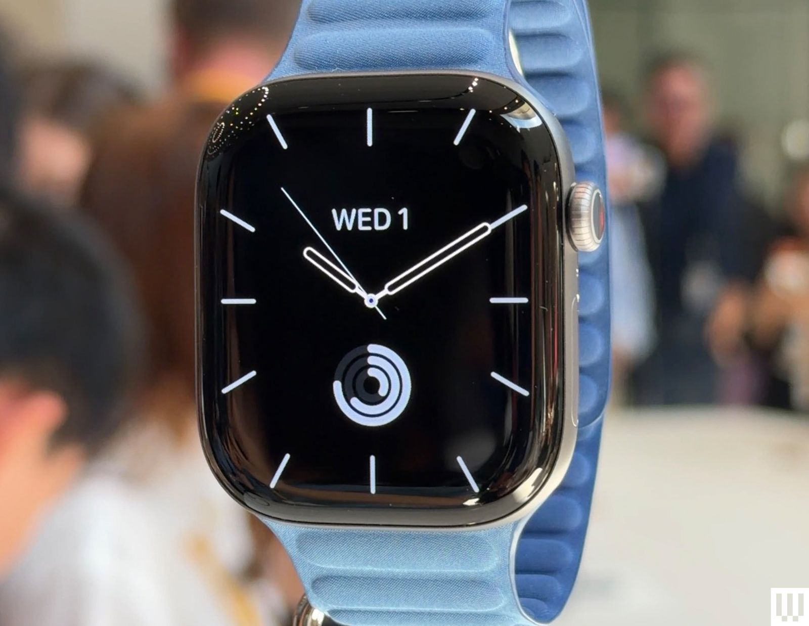Apple Watch Series 12 với mặt đồng hồ hiển thị thông số sức khỏe
