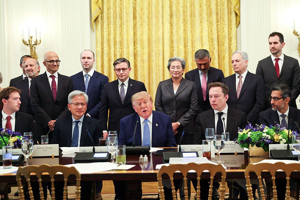 Cam kết về AI do Tổng thống Trump và các lãnh đạo công nghệ ký bị viết sai chính tả tên nước Mỹ