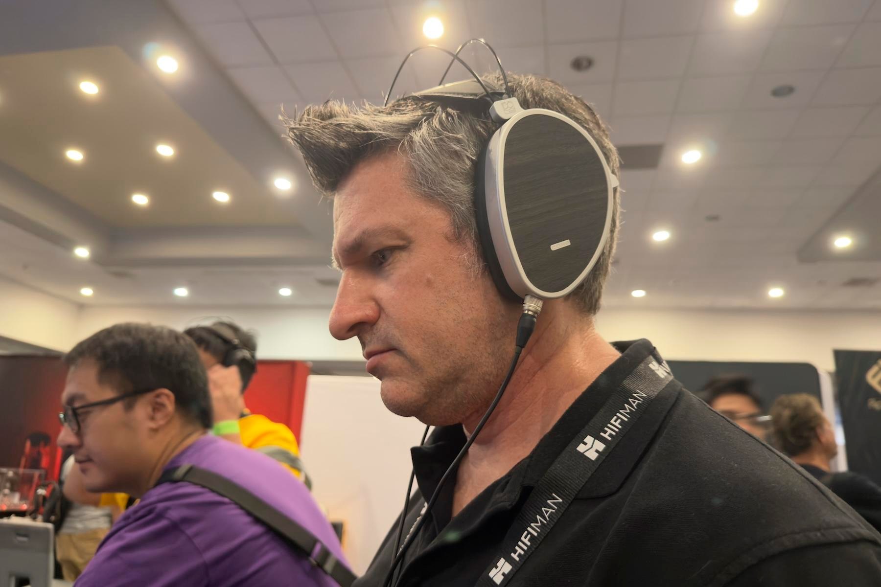 Tai nghe Dan Clark Audio Aeon Core trong buổi nghe thử tại CanJam