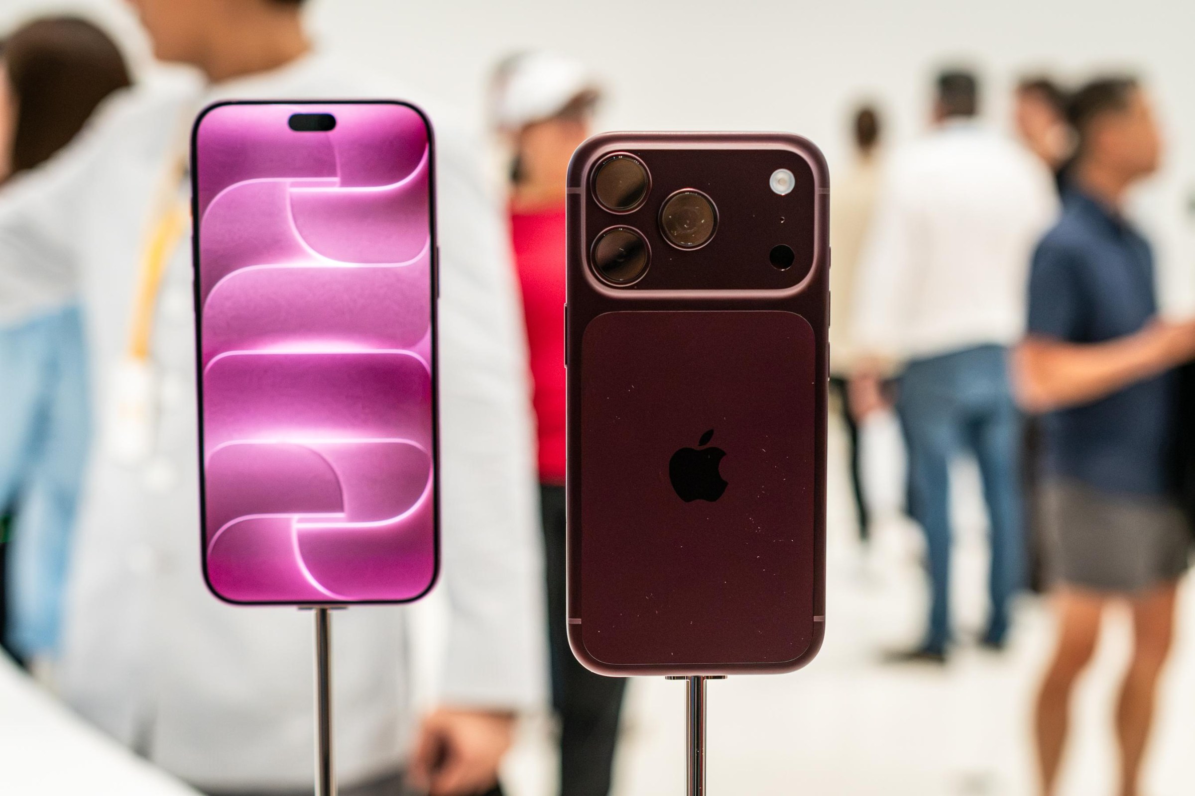 iPhone 18 Pro với các tùy chọn màu sắc