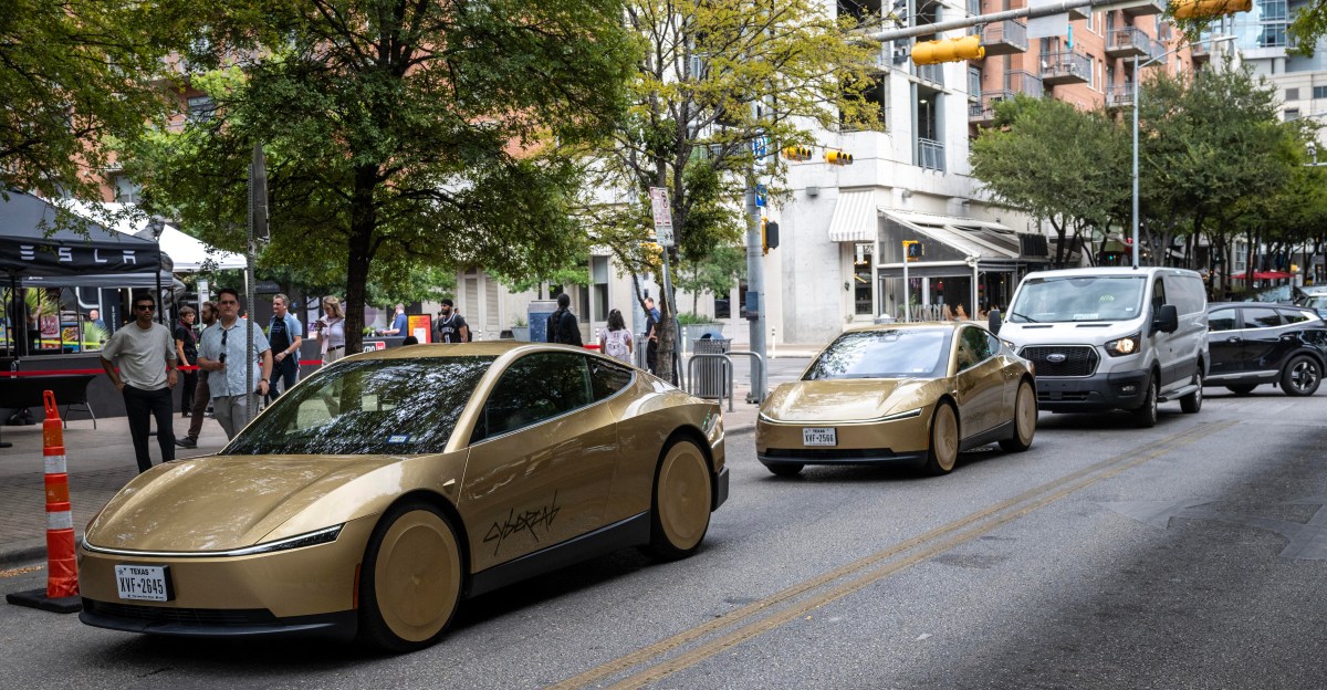 Tesla Cybercab không có vô lăng hay bàn đạp — nhưng lại có... cần điều khiển ảo
