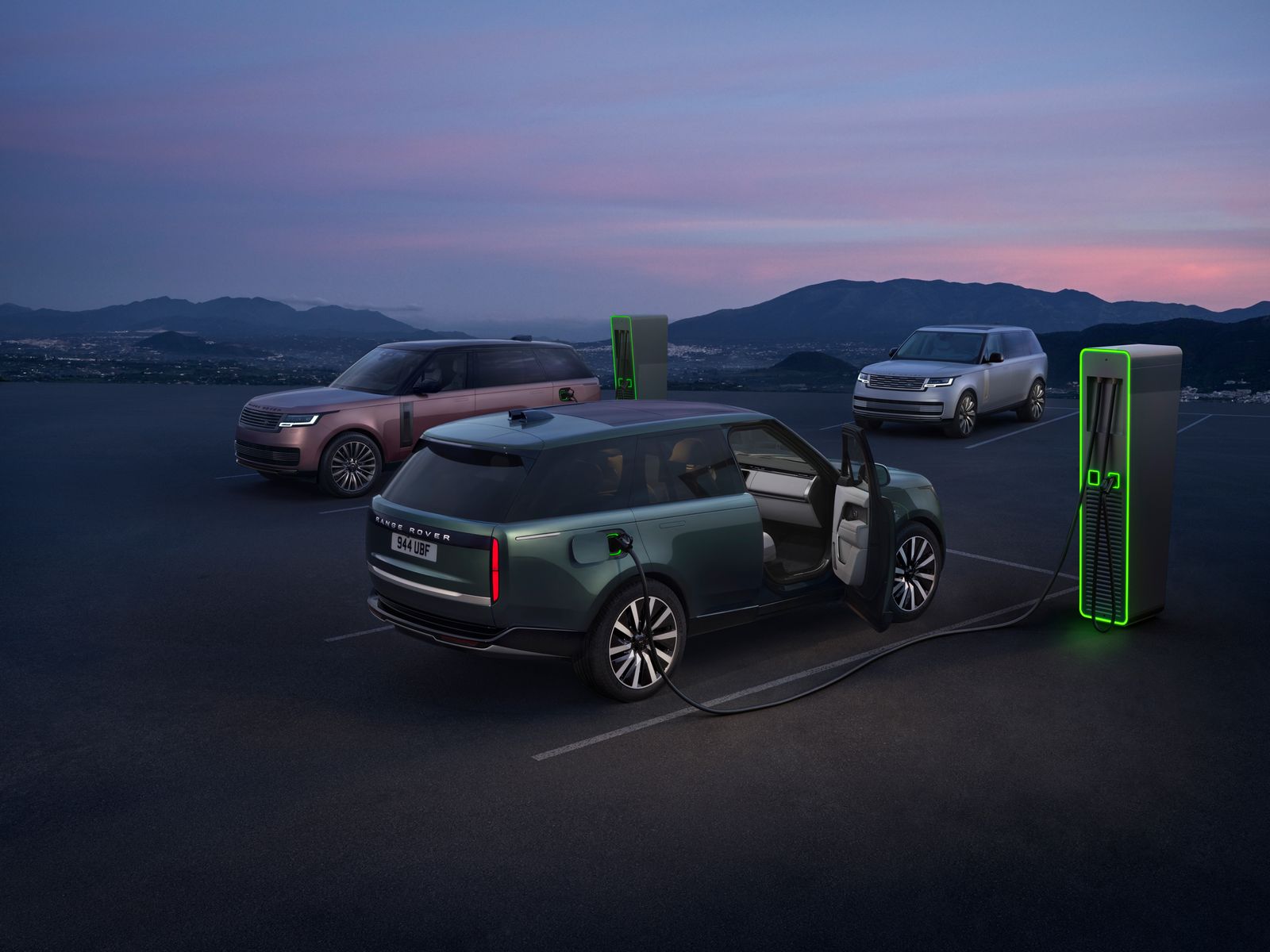 Range Rover Electric sạc điện