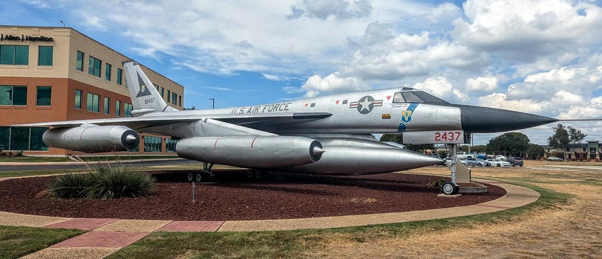 Máy bay ném bom Convair B-58A Hustler