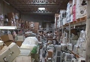 Kho máy tính cũ đầy ắp thiết bị