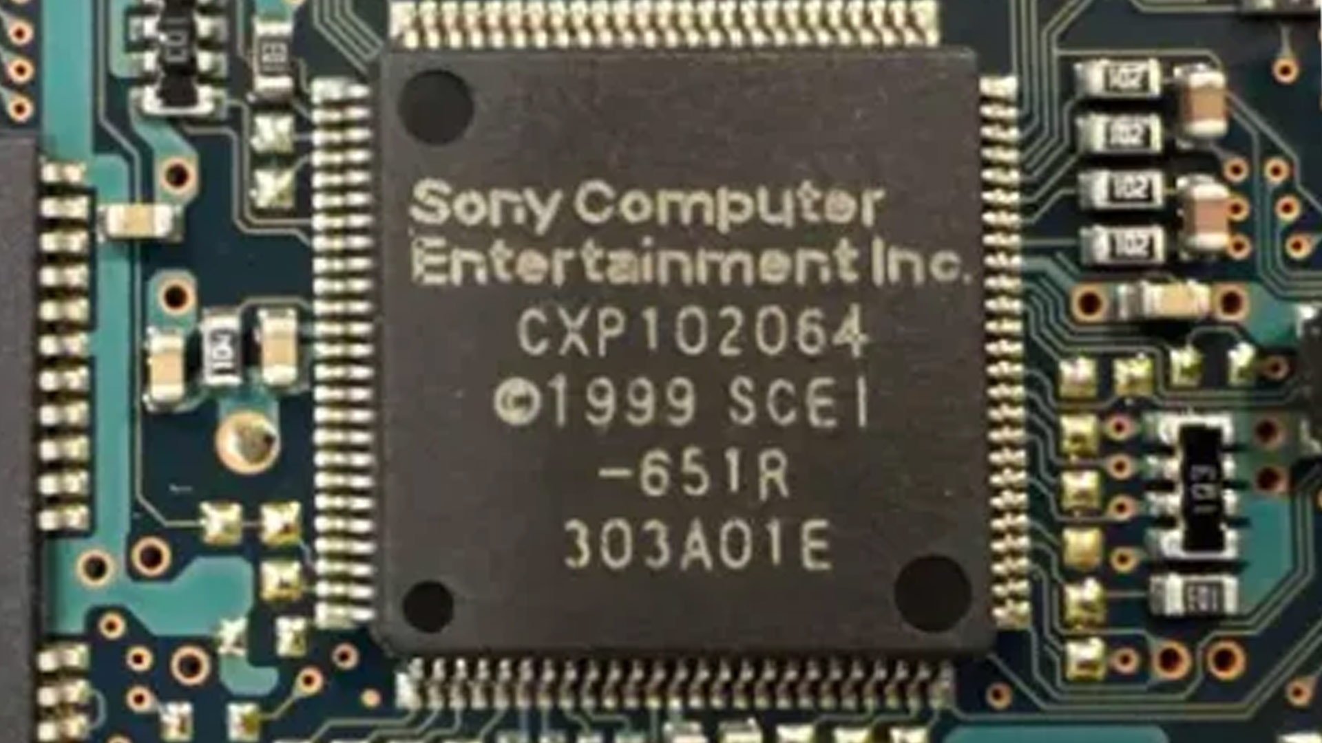 Chip bảo mật MechaCon bên trong PlayStation 2