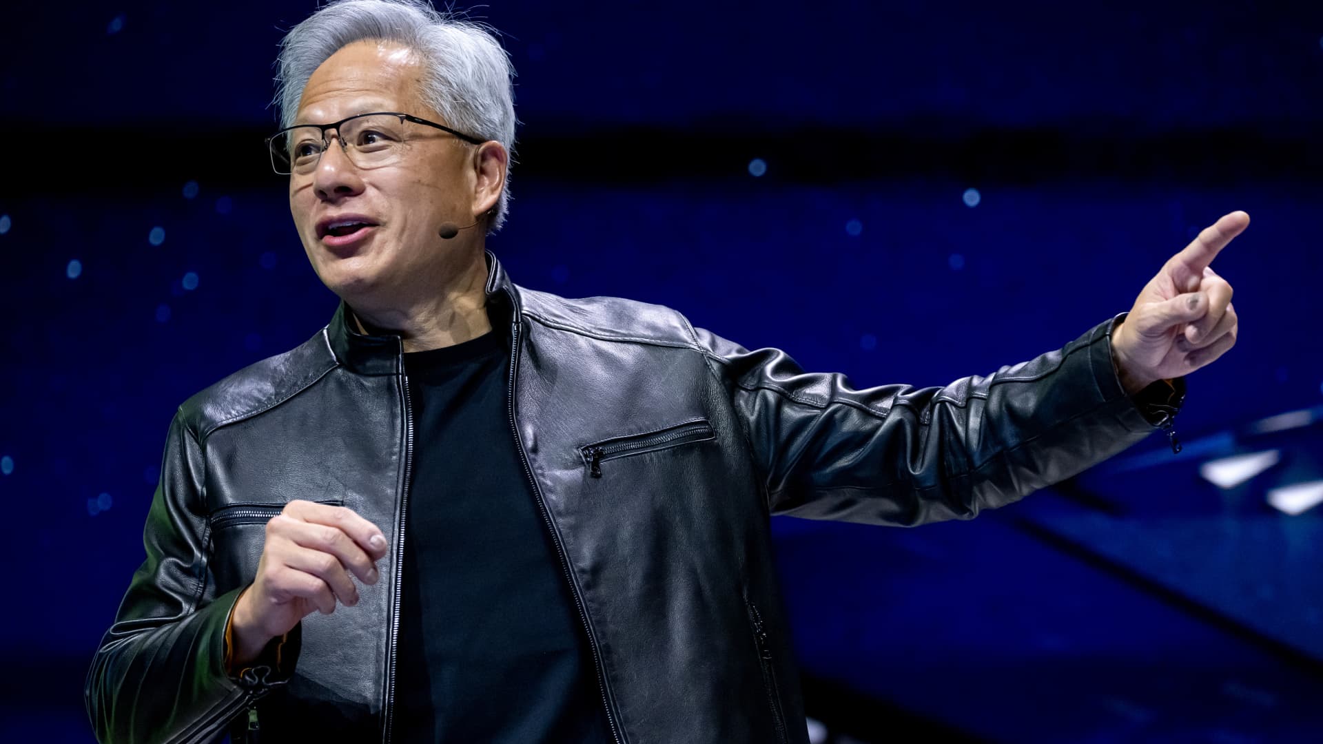 Jensen Huang: "Chưng cất AI không phải ăn cắp, đó là cạnh tranh"
