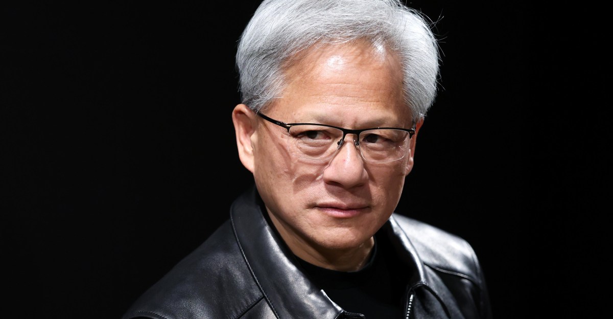 Jensen Huang ví AI như 'cuộc phẫu thuật' gây đau đớn để cứu nhân loại, gây tranh cãi dữ dội