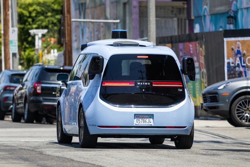 Hành khách bên trong một chiếc robotaxi Waymo