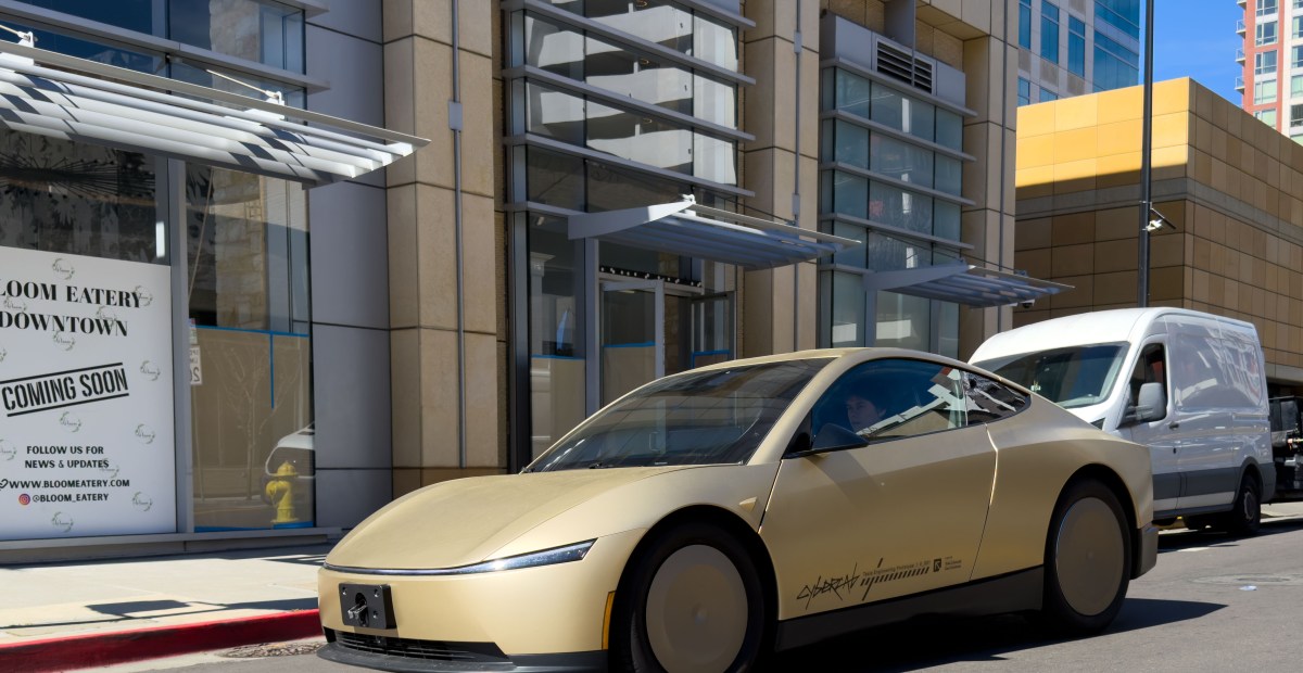 Sự kiện ra mắt Tesla Cybercab trầm lặng bất thường