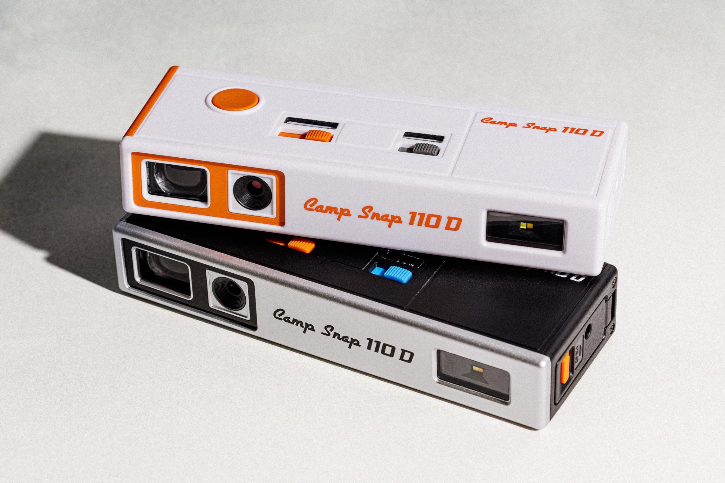 Camp Snap 110D sử dụng kính ngắm quang học, không có màn hình
