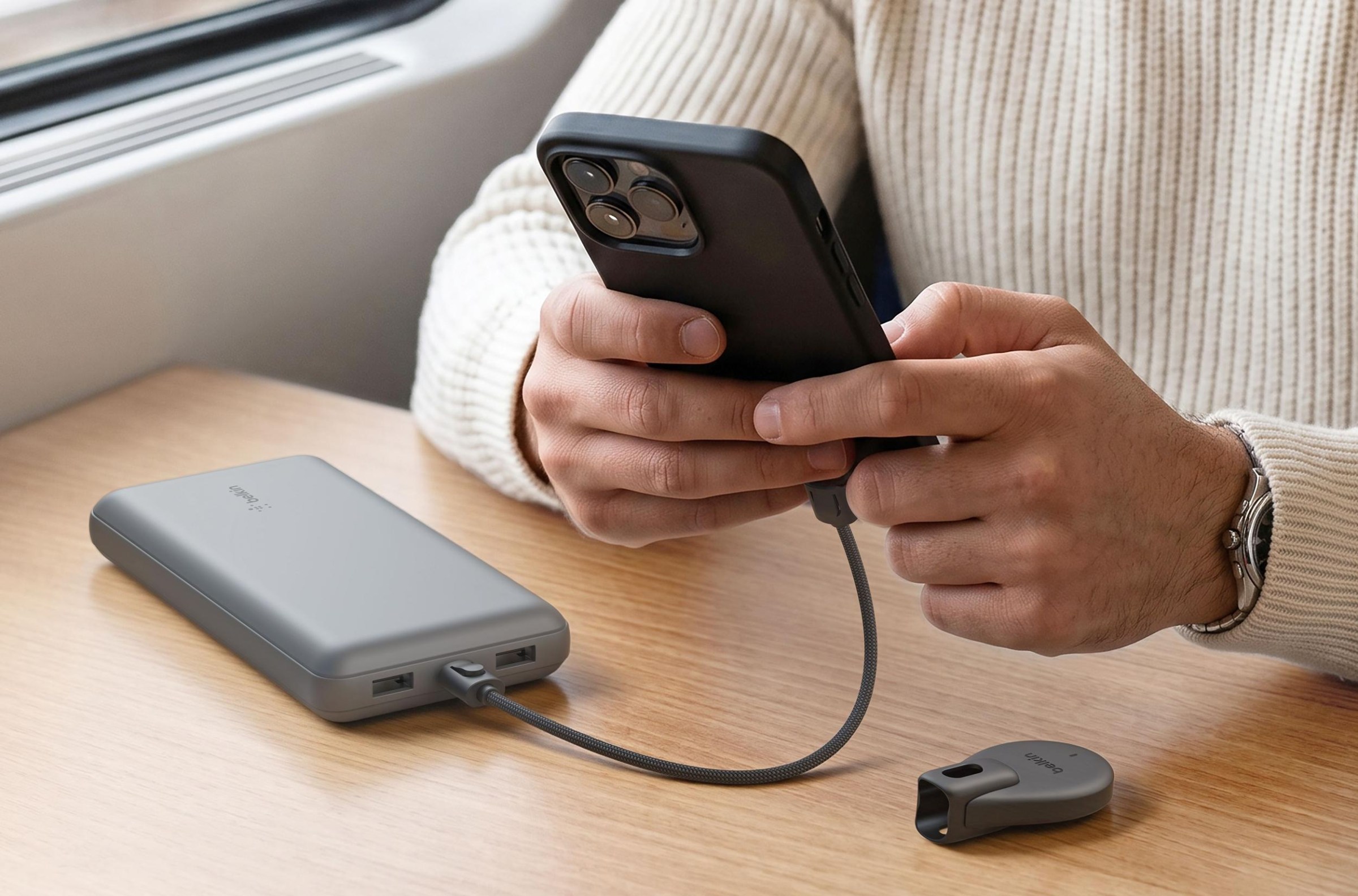 Thẻ định vị Belkin SureFind Card và đế đa năng SureFind Wallet Stand