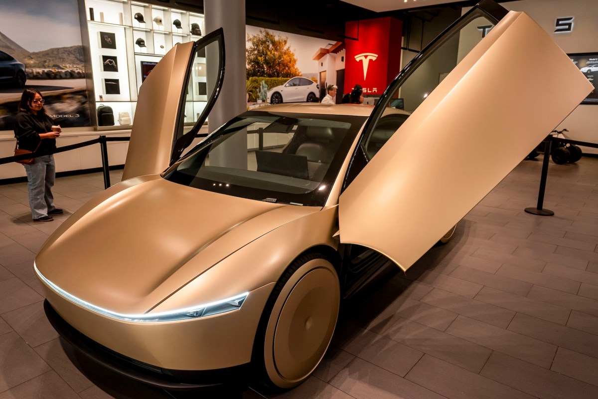 Tesla huy động 30 tỷ USD vốn vay để mở rộng sản xuất Cybercab và Optimus