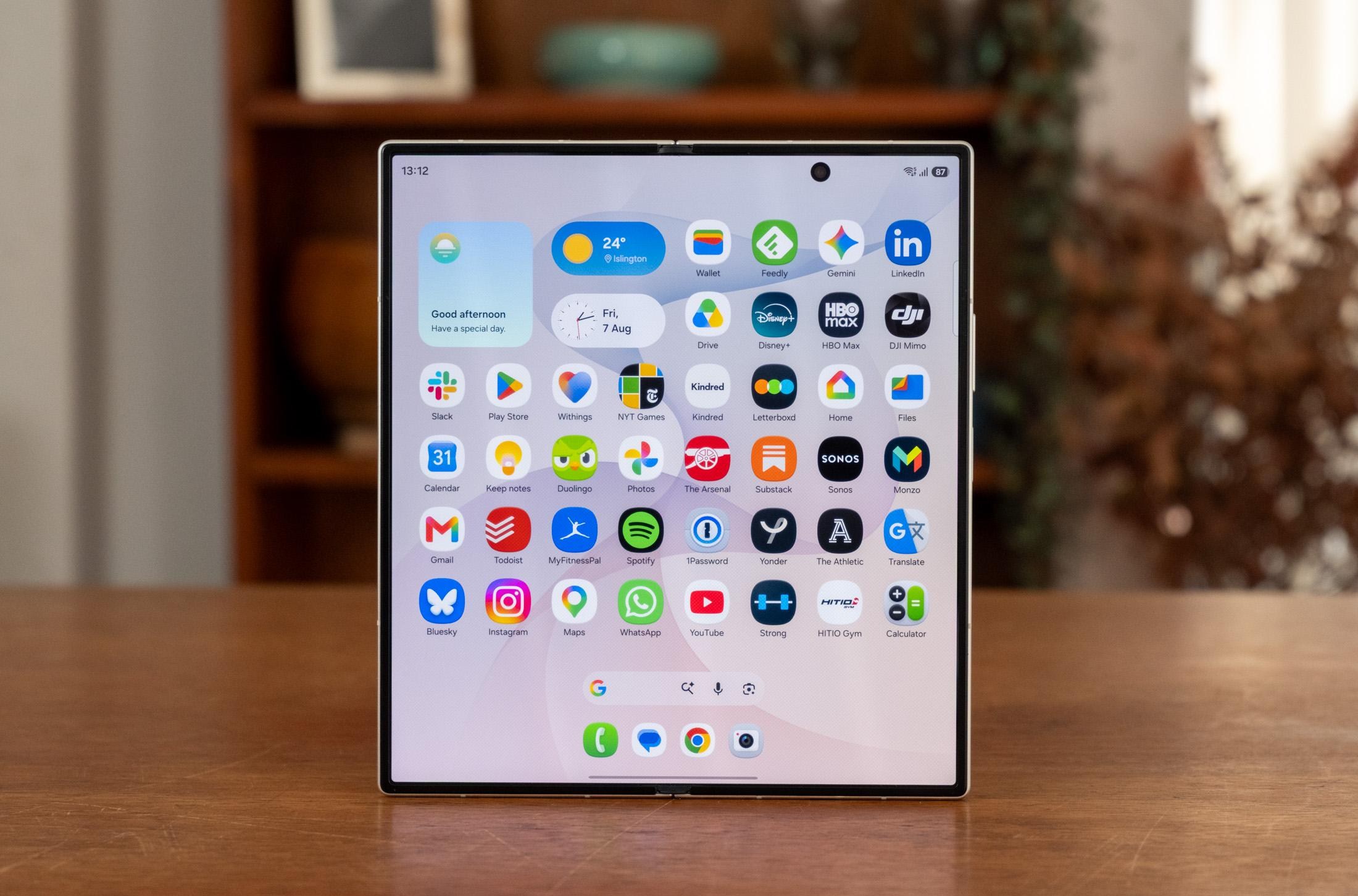 Khám phá chi tiết camera và mặt lưng của Galaxy Z Fold 8 Ultra
