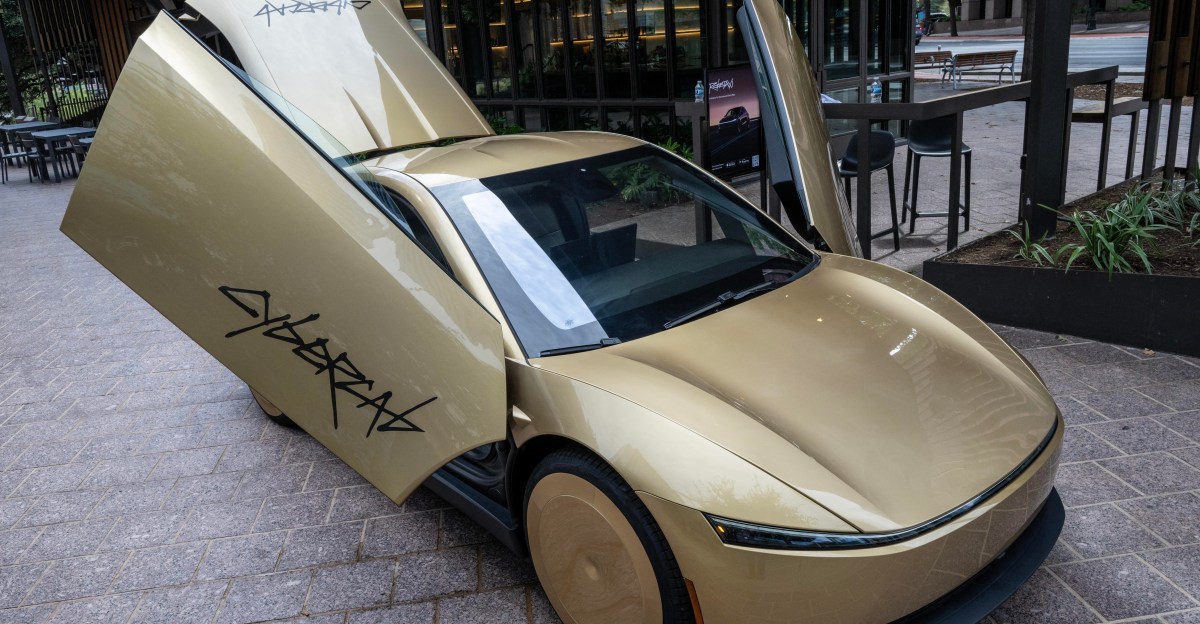 Tesla Cybercab chưa kịp 'lăn bánh' đã bị điều tra vì thiếu gương chiếu hậu và bàn đạp phanh