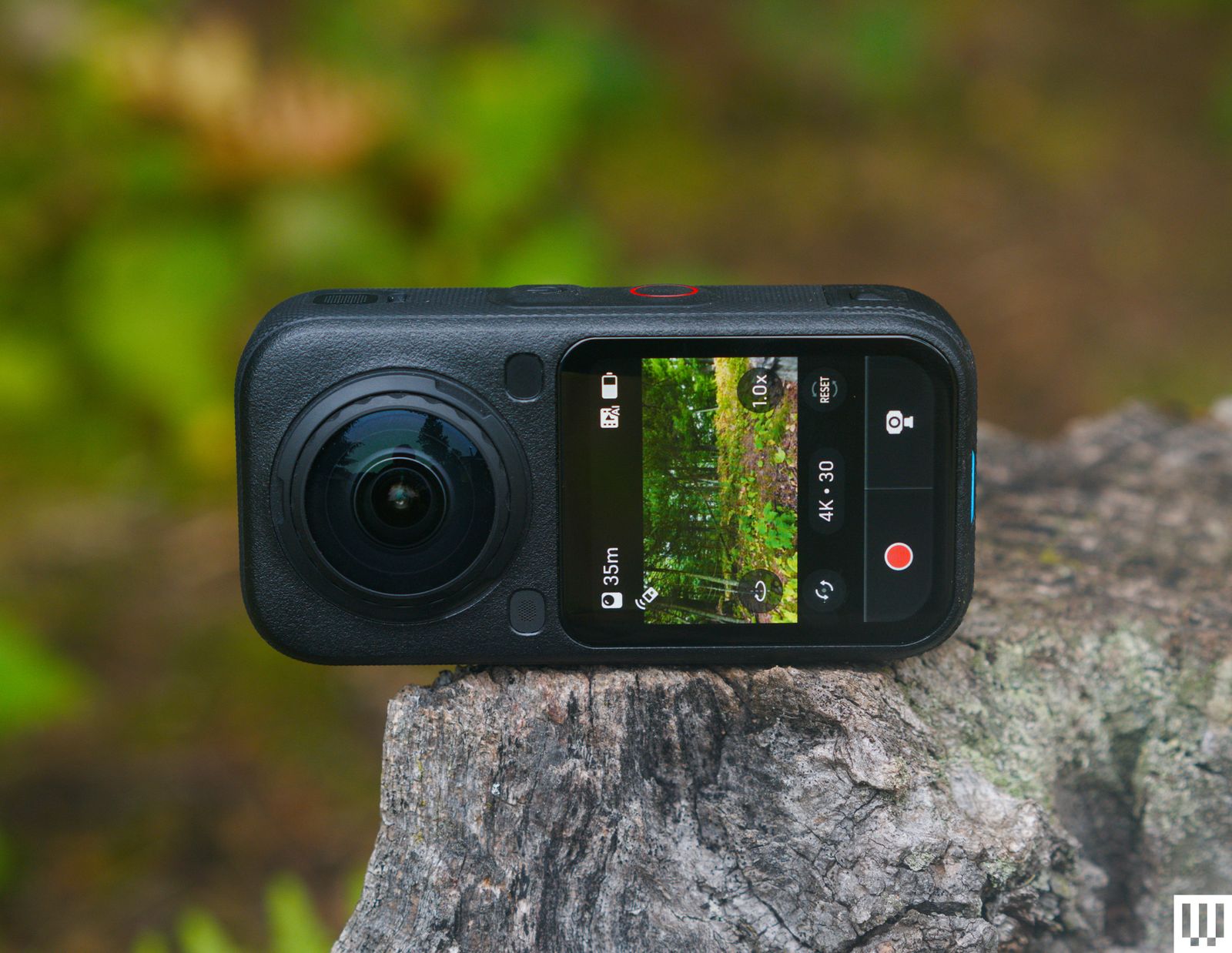 Cảm biến lớn hơn của Insta360 X6 giúp cải thiện chất lượng thiếu sáng