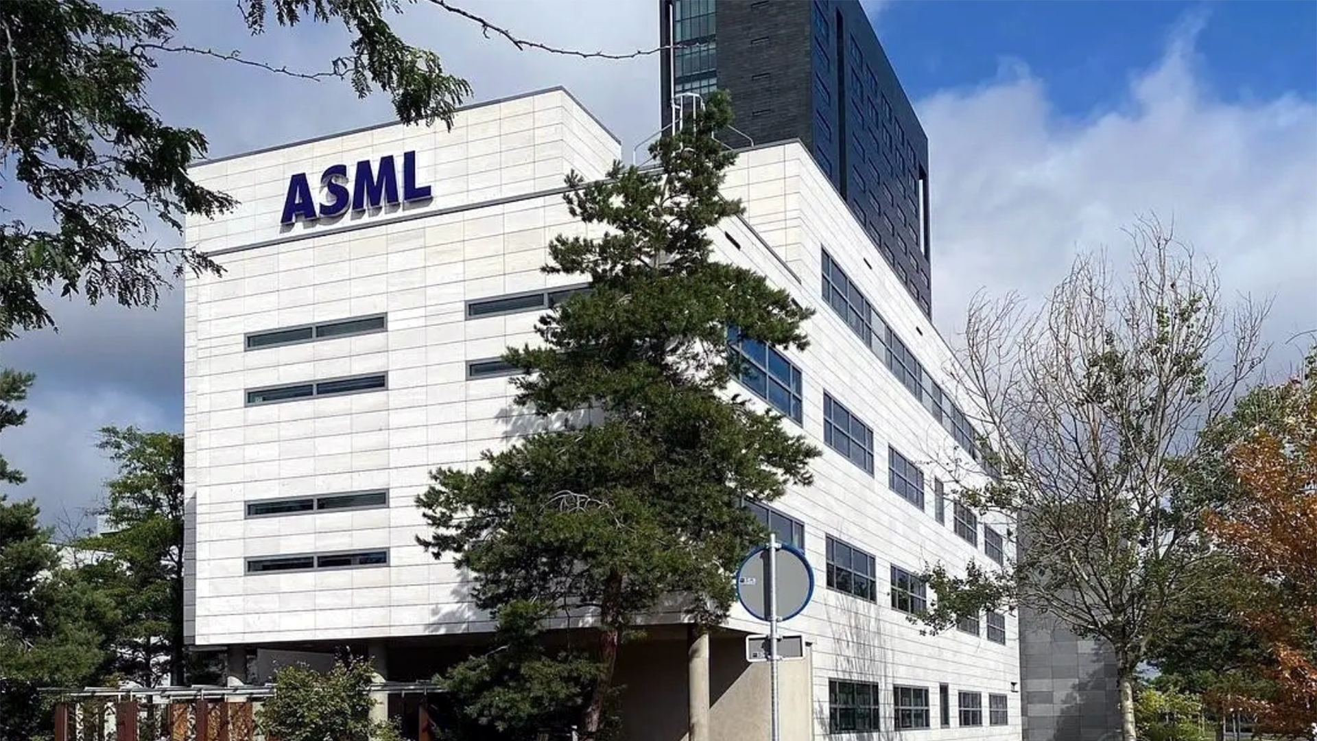 Máy quang khắc EUV của ASML