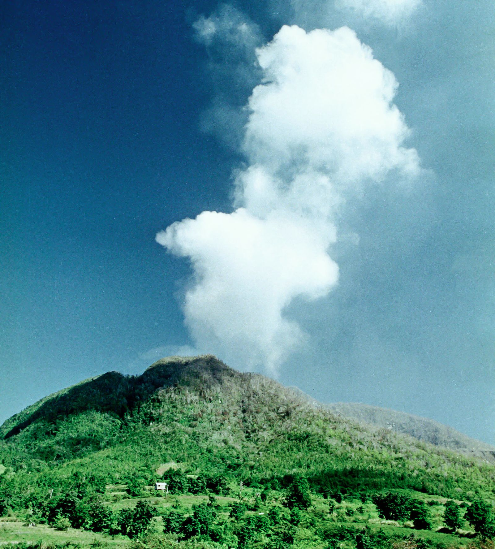 Núi lửa Soufrière Hills ở Montserrat phun trào