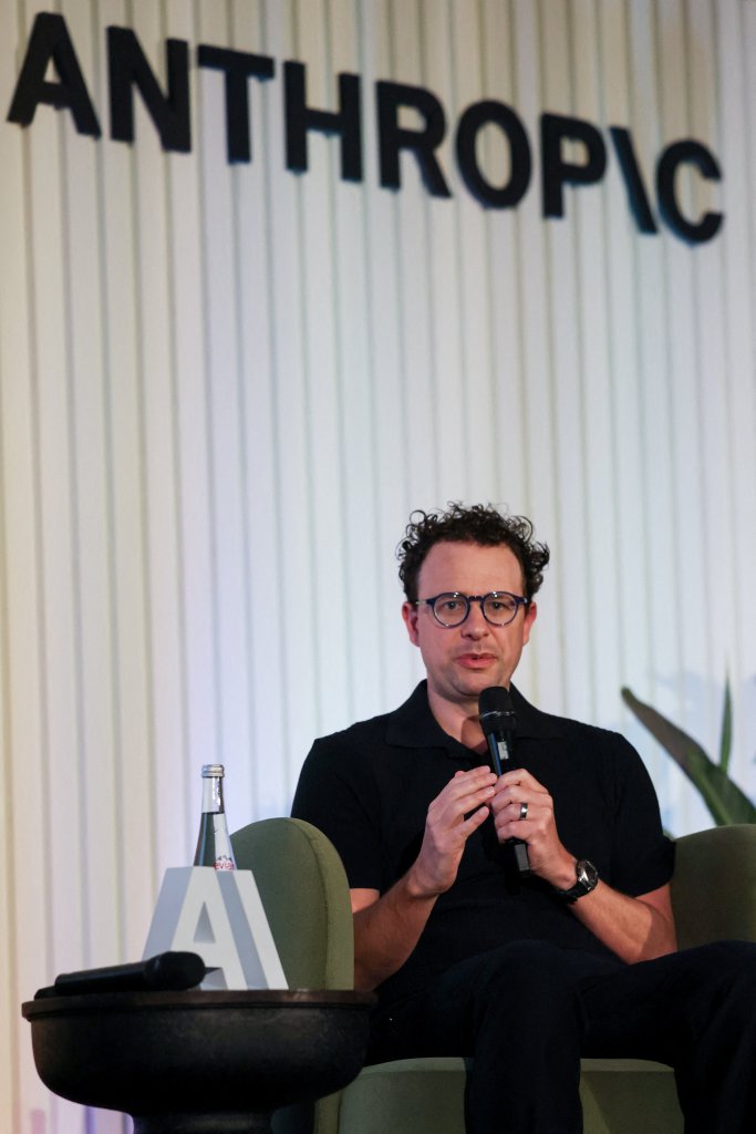 Dario Amodei, CEO của Anthropic, cảnh báo về sự cố Hugging Face