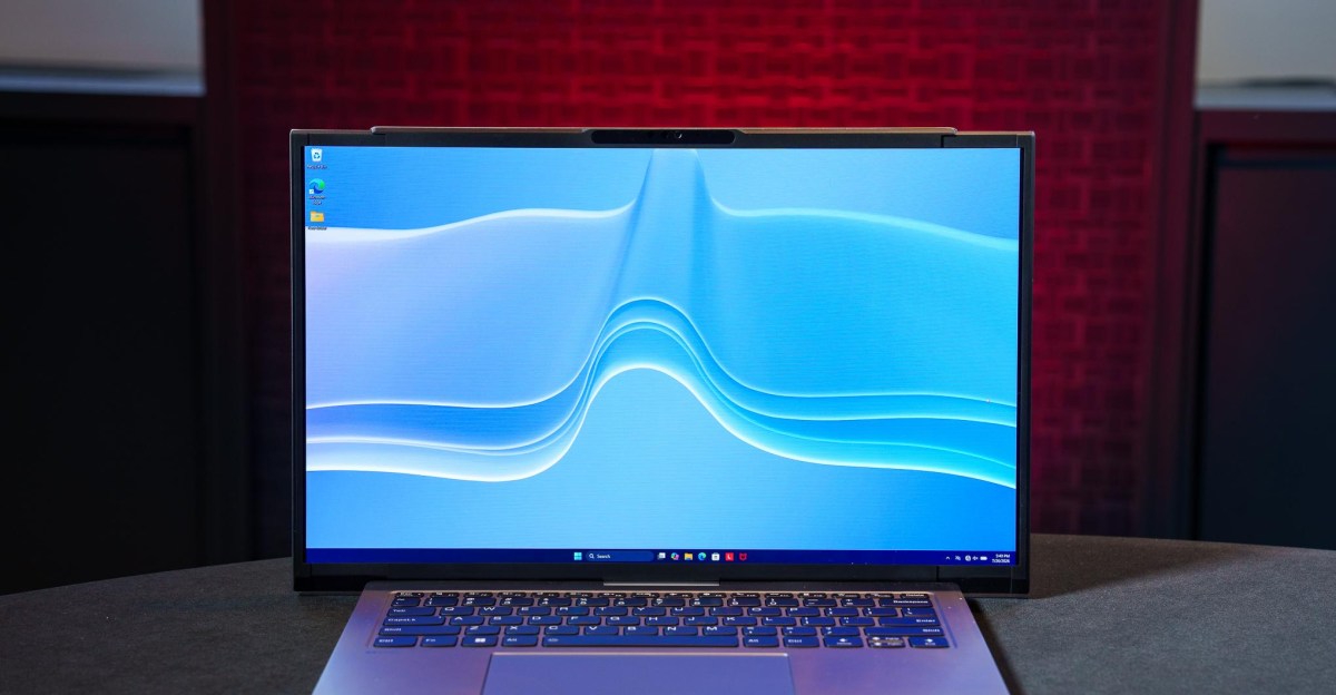 Laptop 14 inch có màn hình tự mở rộng lên 17 inch