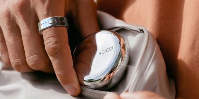 Nhẫn thông minh Vocci với hộp sạc