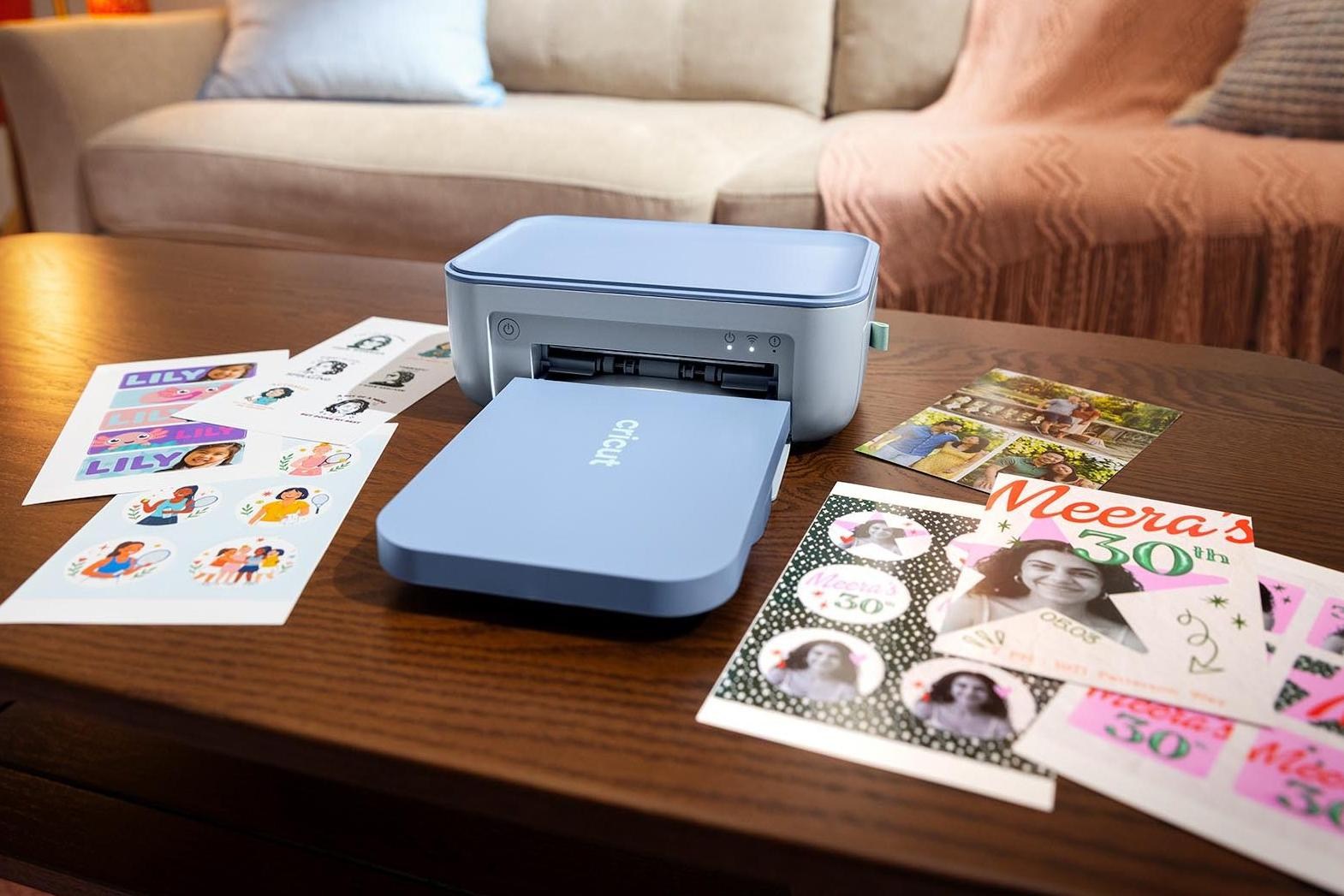 Các tấm sticker thành phẩm từ máy Cricut StickerPix