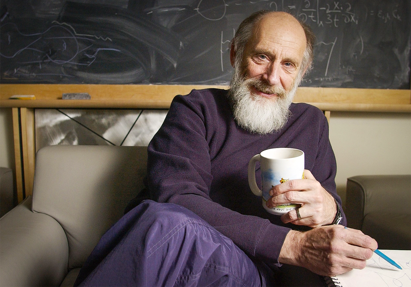 Nhà vật lý Leonard Susskind, người đề xuất ý tưởng lỗ đen là ảnh ba chiều