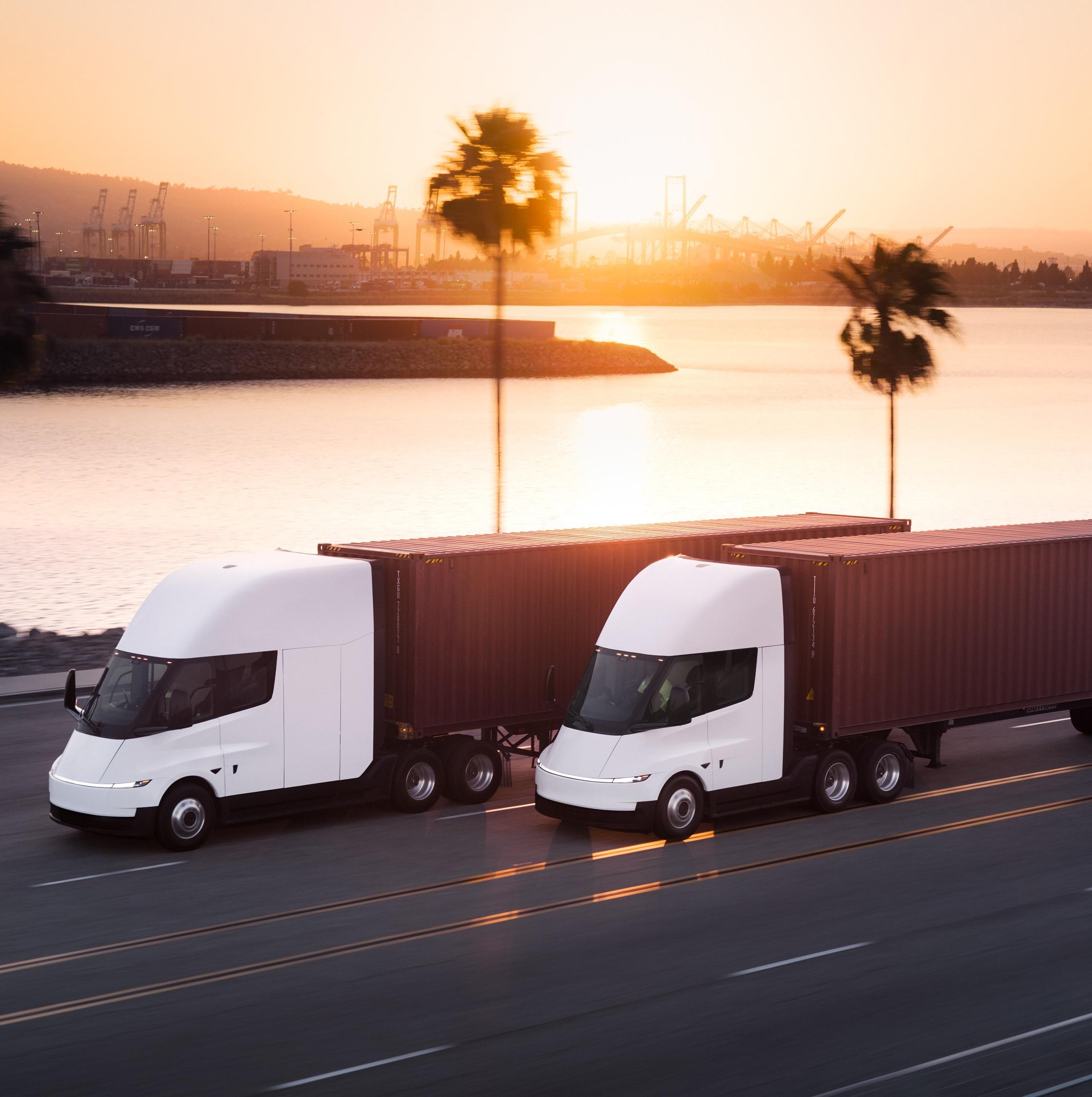 Tesla Semi trong nhà máy sản xuất