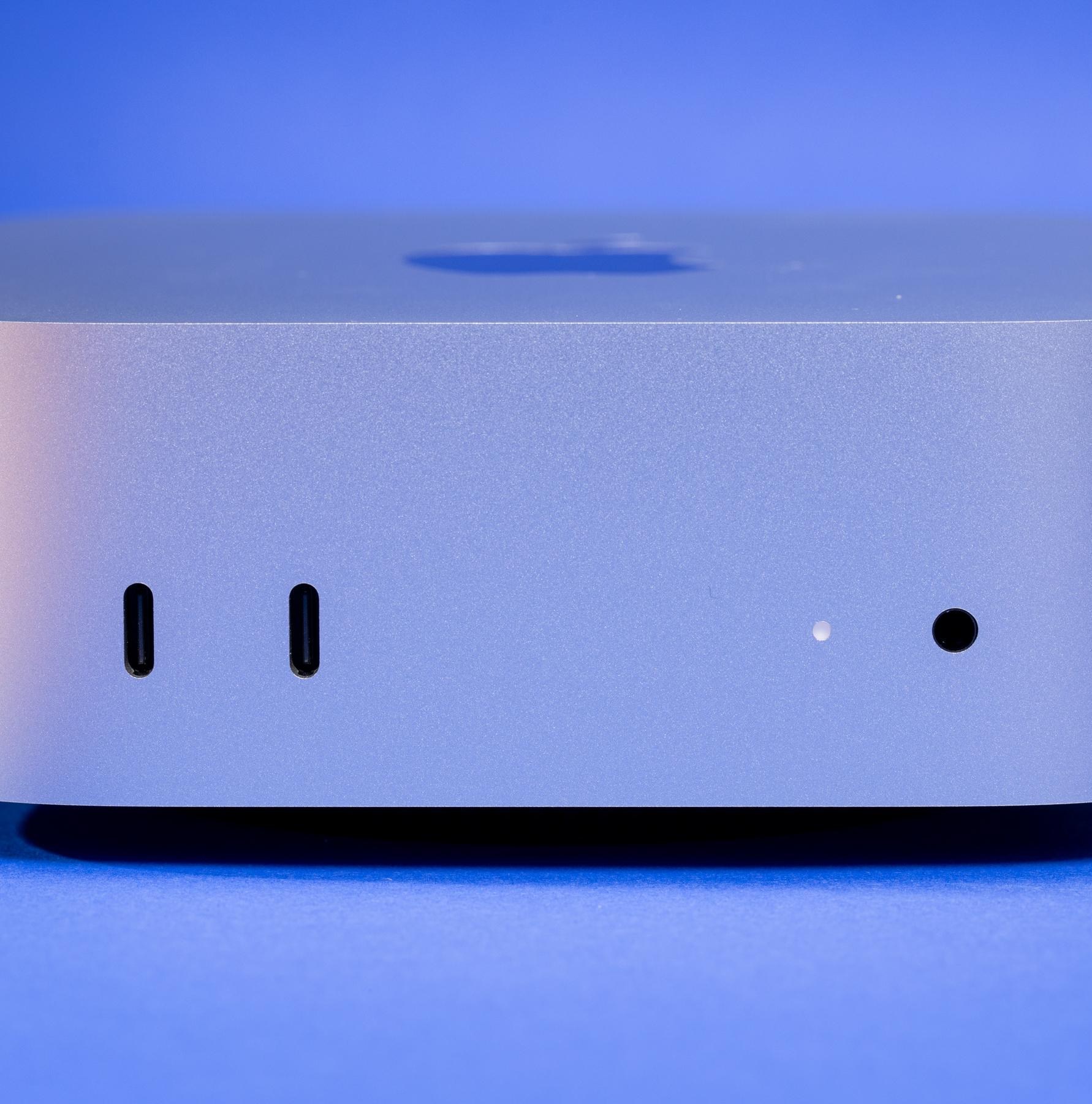 Mac Mini 2026 mặt sau với các cổng kết nối