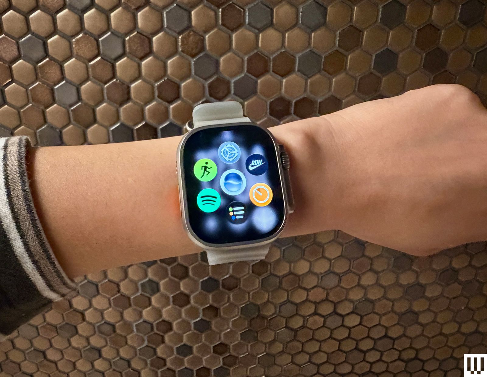 Apple Watch Ultra 4 màu titan