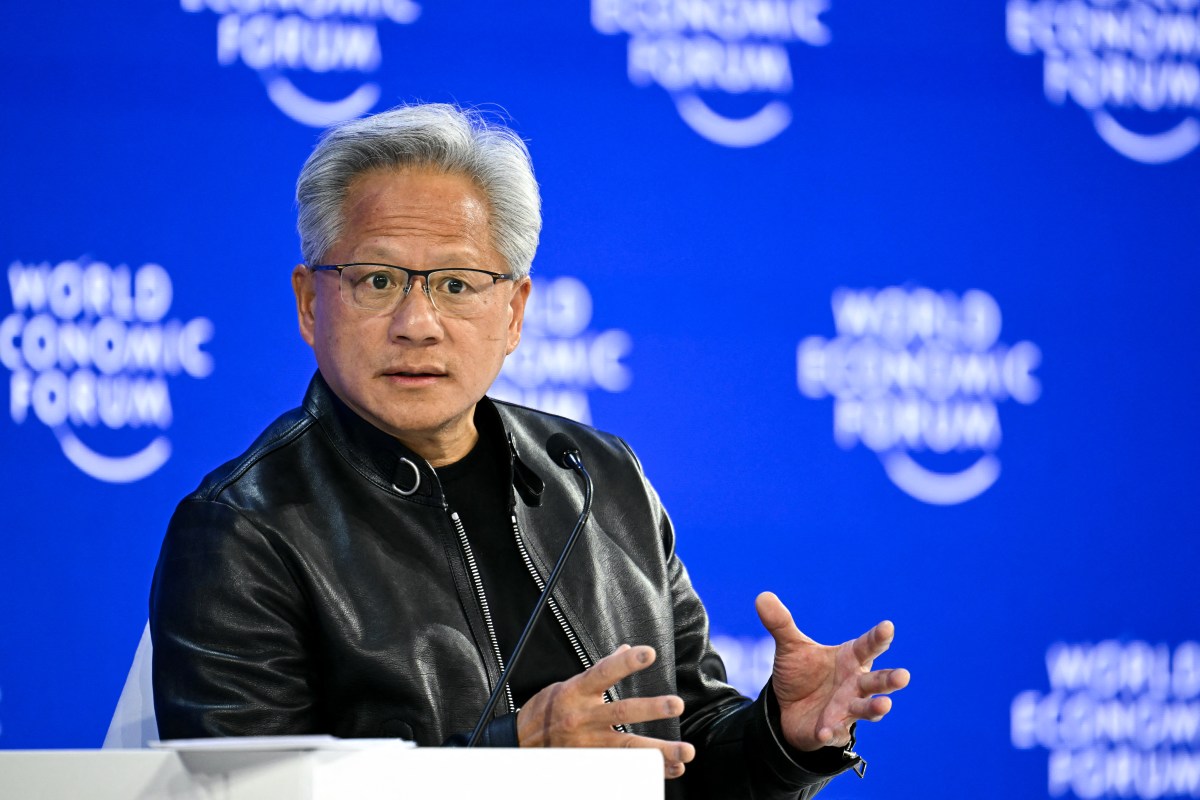 Jensen Huang khẳng định với ông Trump: 'Chúng ta sẽ không để AI chậm lại'