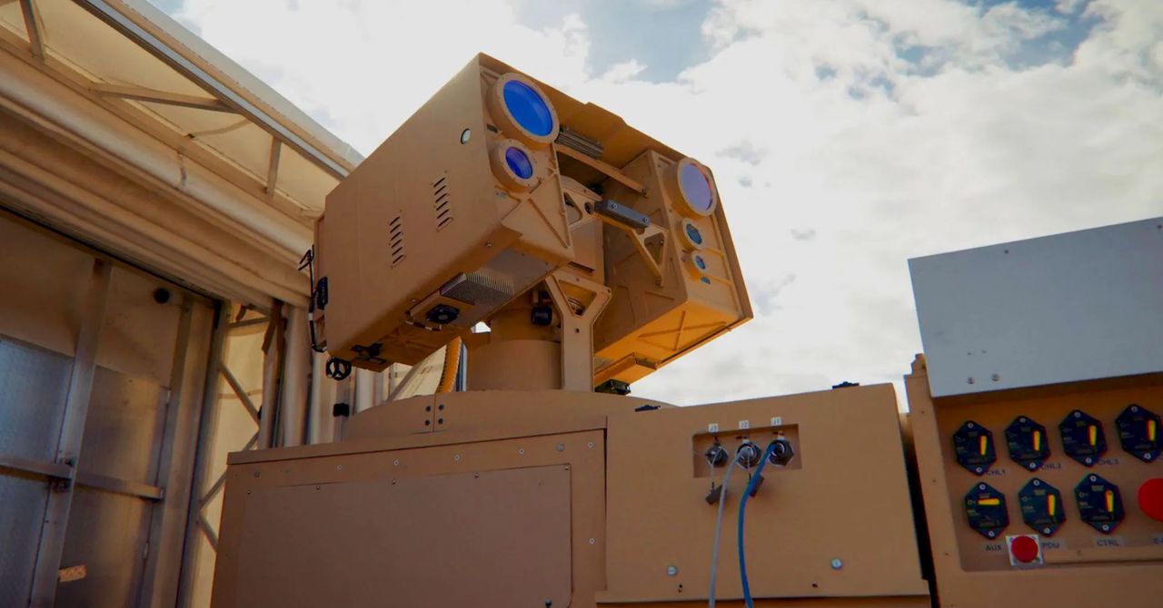 Quân đội Mỹ dùng laser năng lượng cao bắn hạ drone gần biên giới Mexico