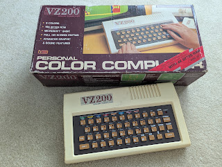 Máy tính VTech VZ200 với hộp đựng và phụ kiện