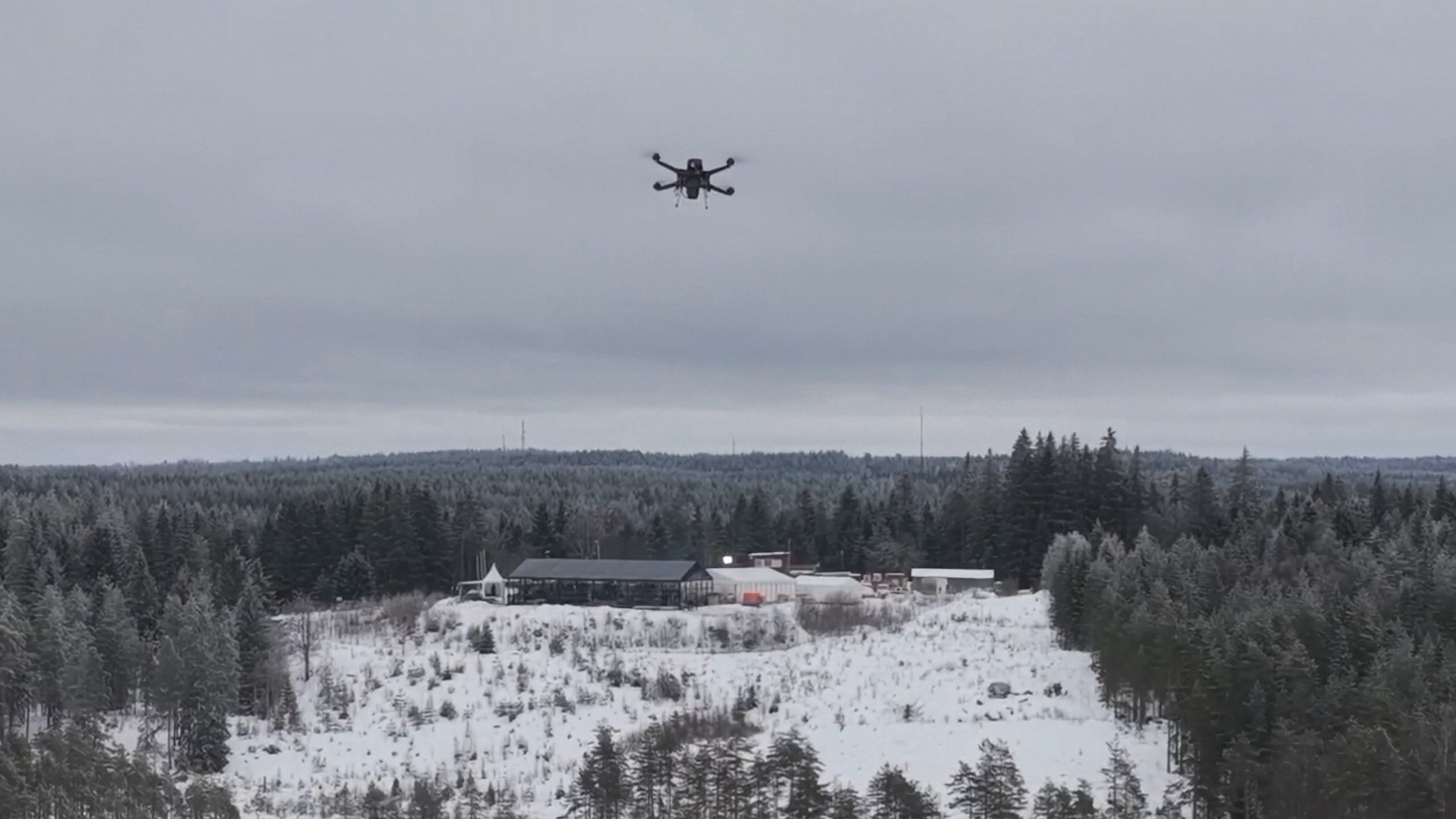 Drone tấn công tự động dùng chip Nvidia Jetson Orin Nano để tự chọn và dội bom mục tiêu