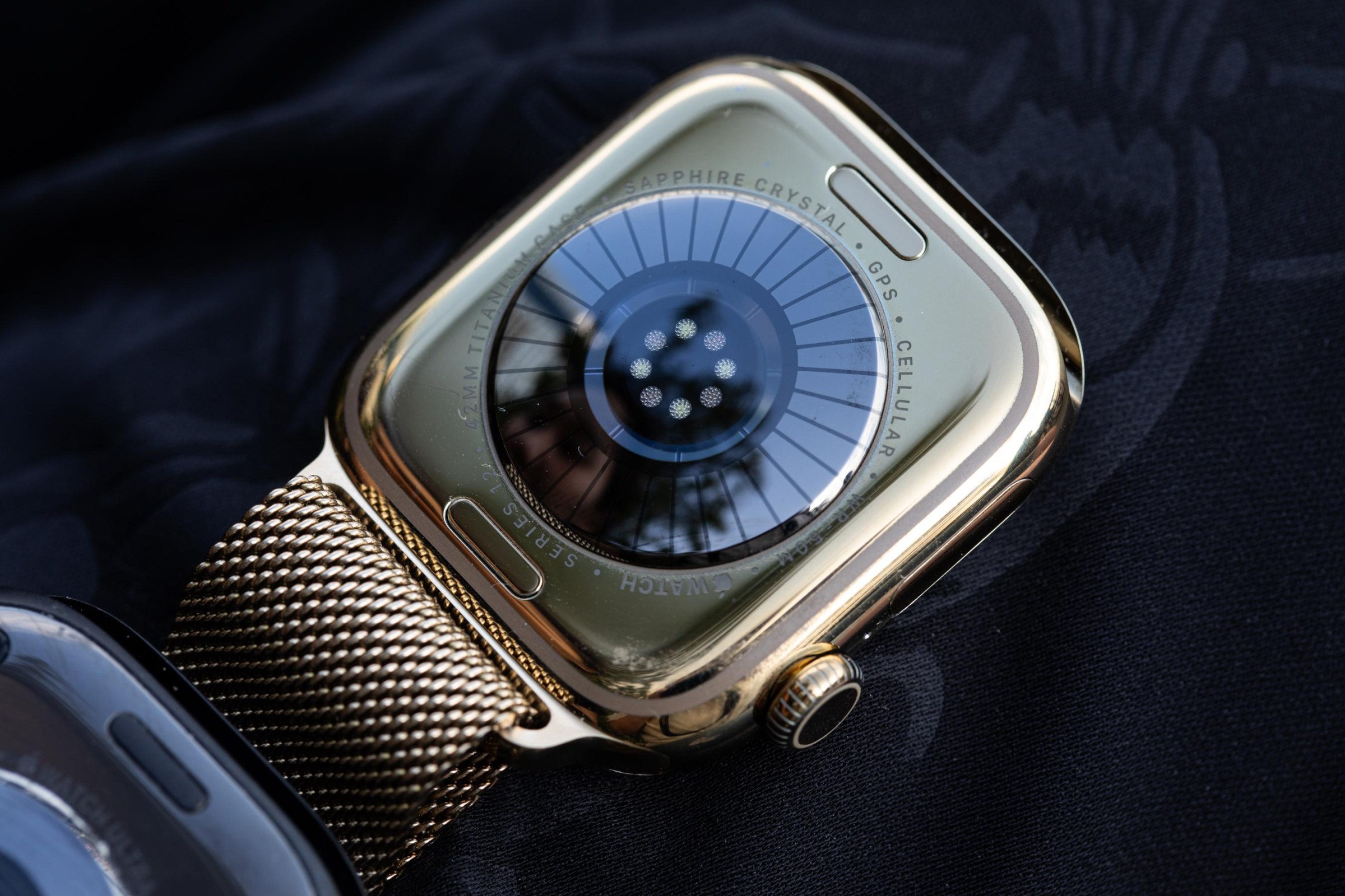 Apple Watch Series 12 màu vàng