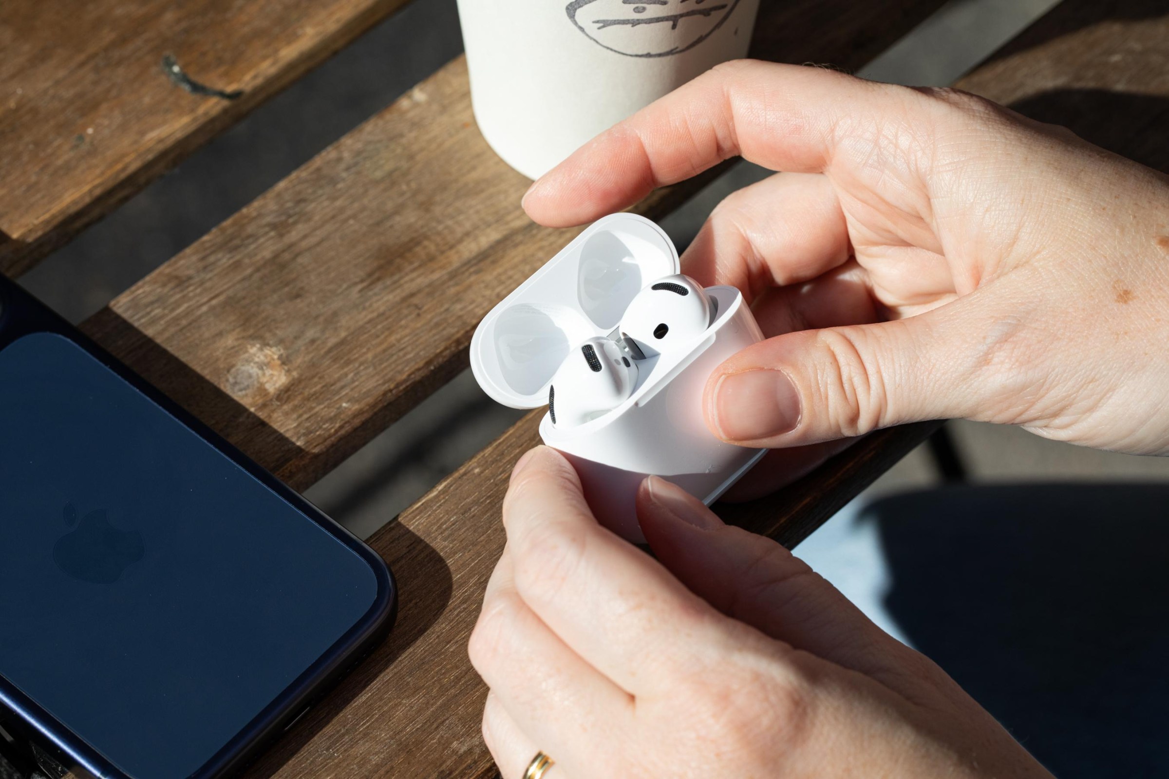 AirPods 5 và hộp sạc