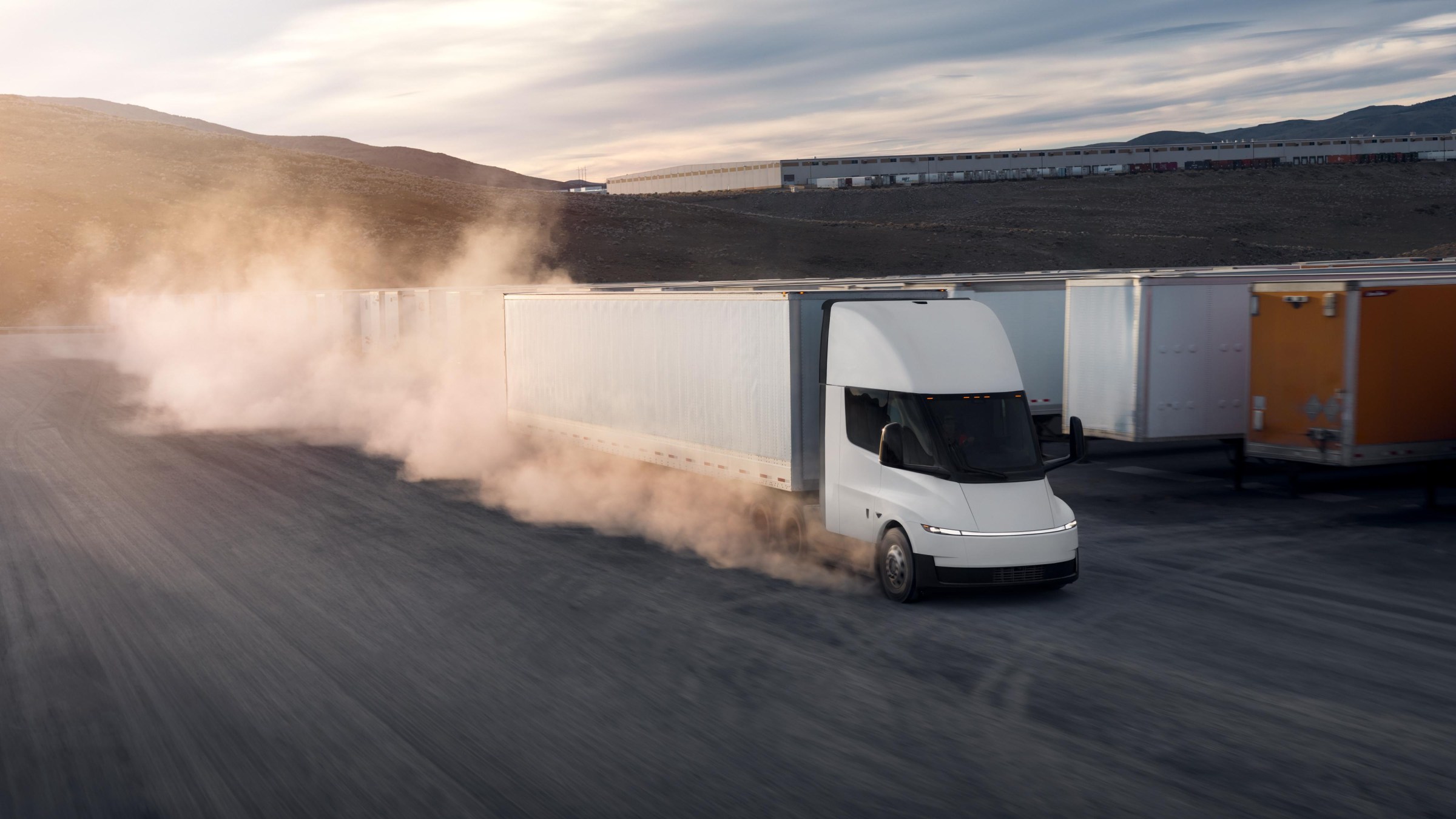Hệ thống trạm sạc Megacharger cho Tesla Semi