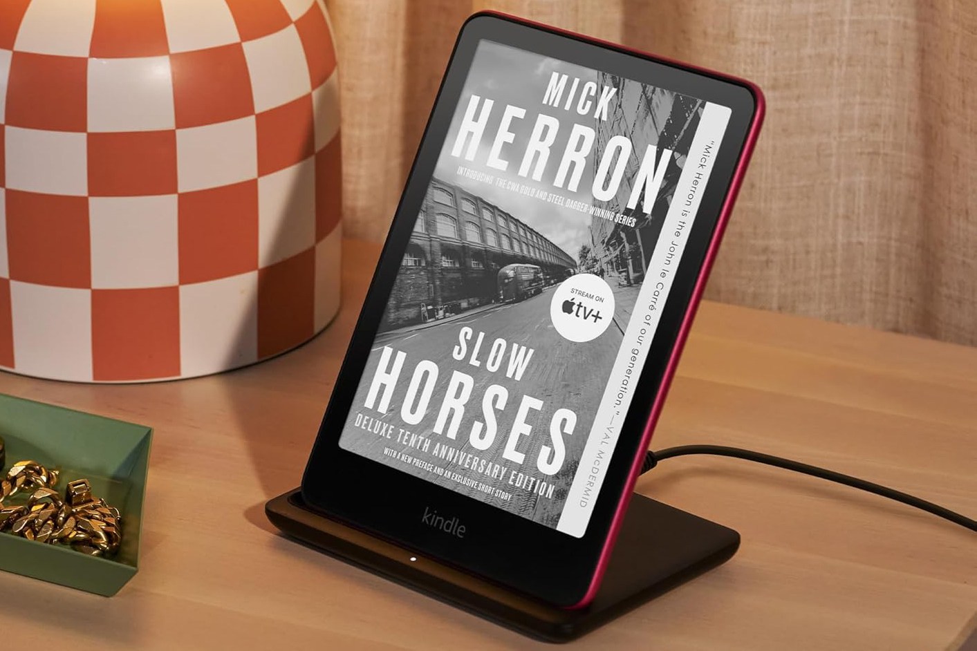 Kindle Paperwhite Signature Edition với thiết kế cao cấp