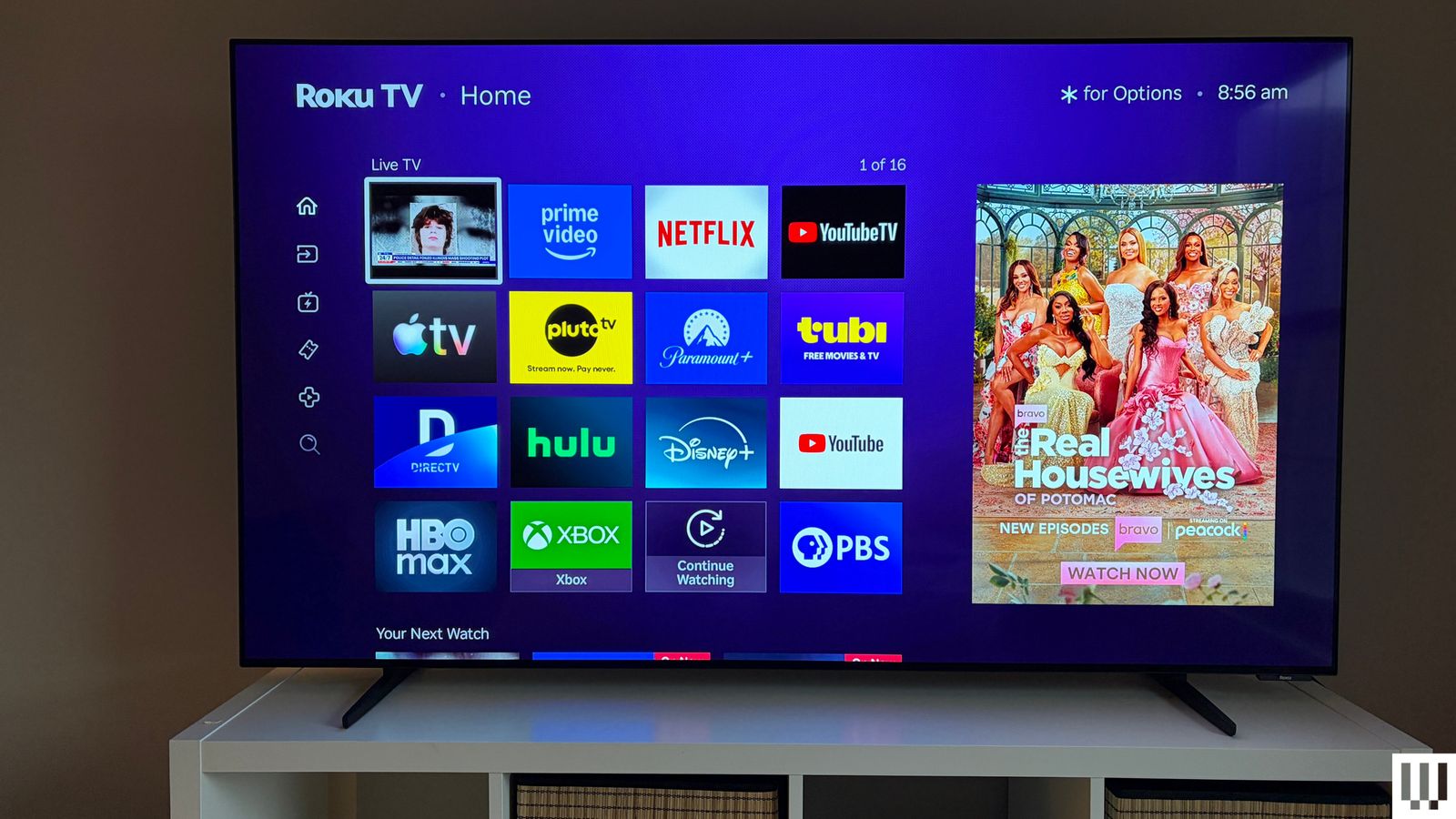 Roku Pro Series OLED nhìn từ phía trước