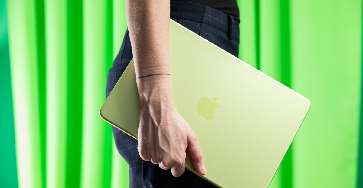 Apple tiếp tục tăng giá MacBook Neo dành cho học sinh, sinh viên