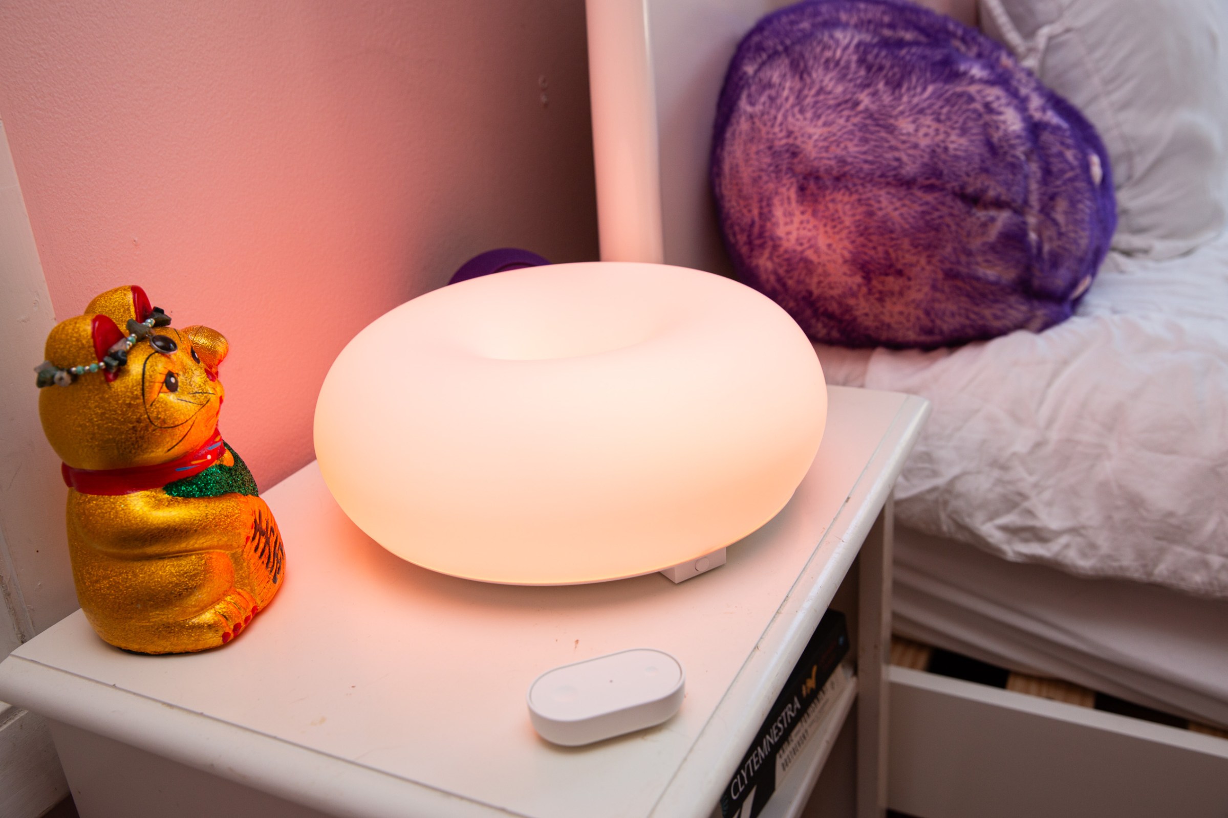 Đèn thông minh hình bánh donut Varmblixt của Ikea