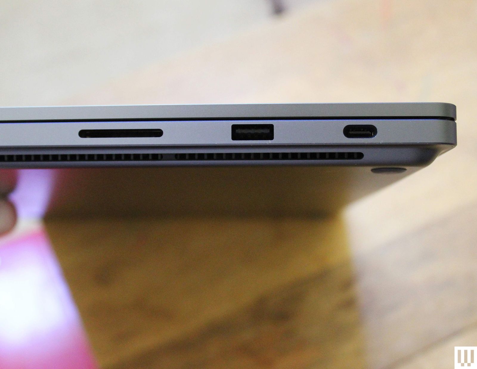 Cổng kết nối đa dạng trên Surface Laptop Ultra