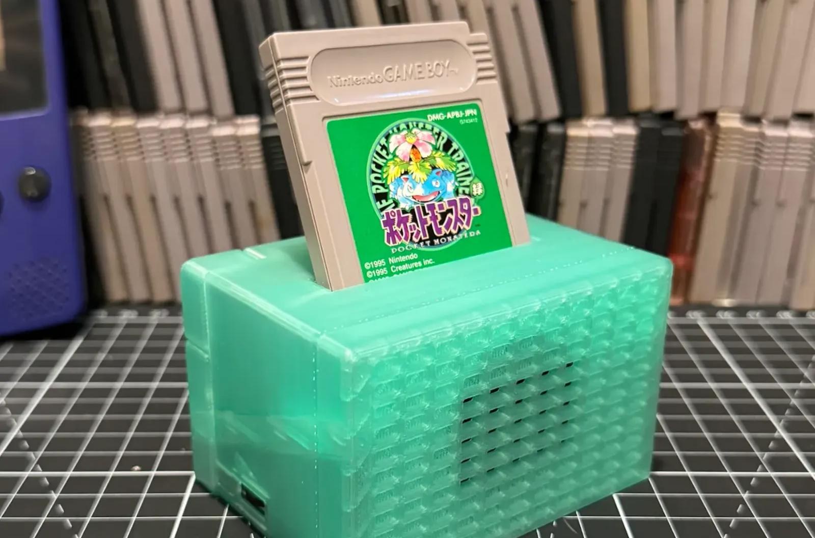 Retro Song Bird với khe cắm băng Game Boy trên đỉnh máy